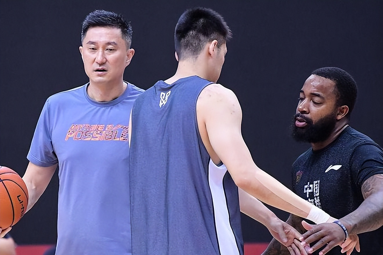 好博足球官网-转折点斯图加特伤情更新，CBA季后赛集结日攻防权衡，悬念犹存，团队化学反应显著