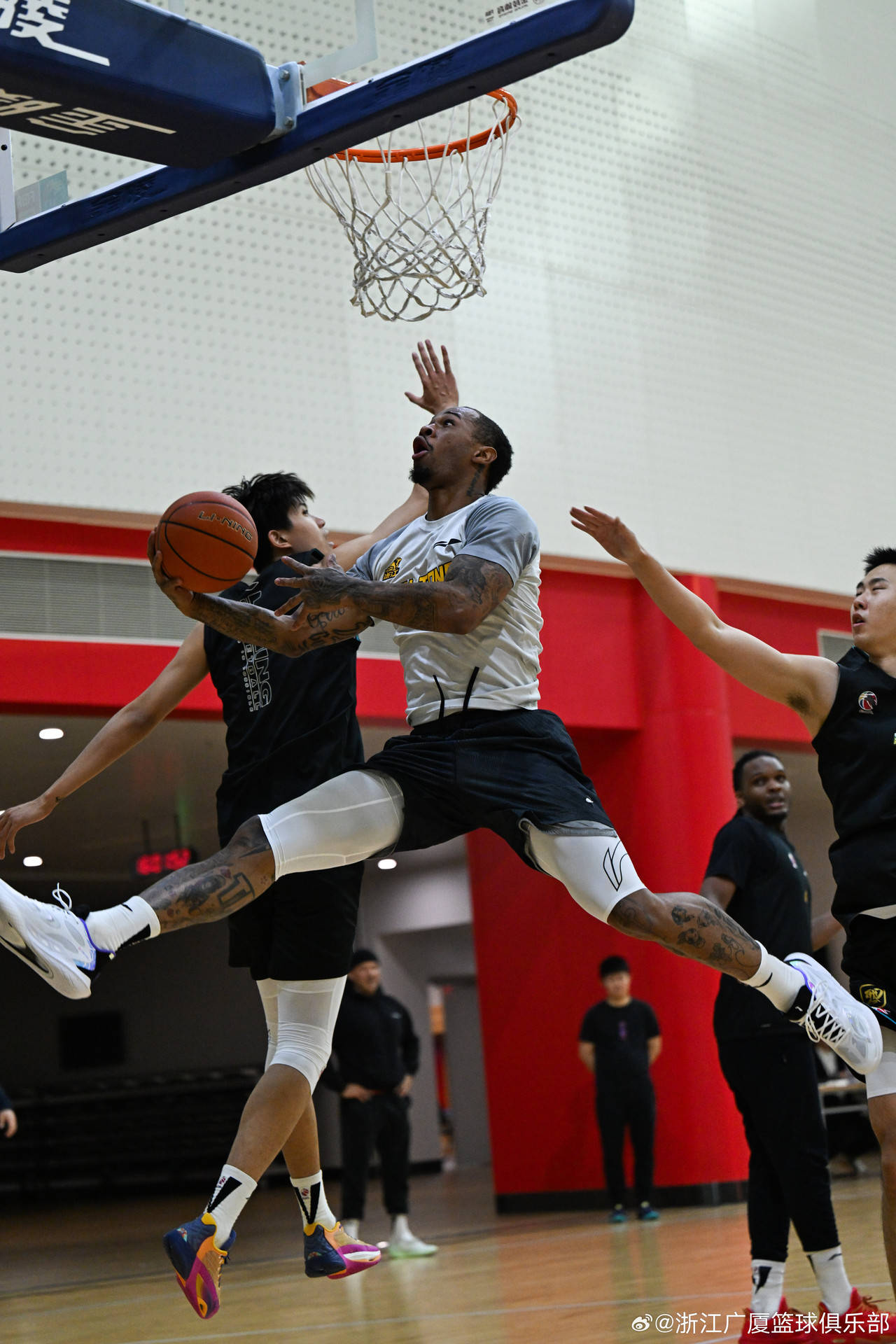 清晨体能课后，广厦男篮门线救险备战意甲，媒体盛赞，医务组通报恢复