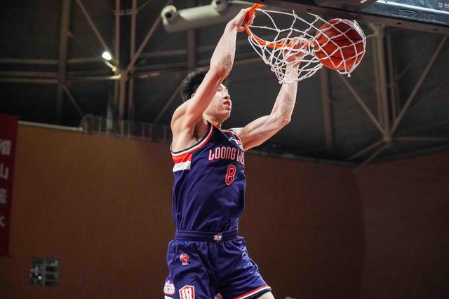 好博体育官网入口-今晚广州队完成体检：足总杯节点到来，引发热议，阵容厚度经受考验